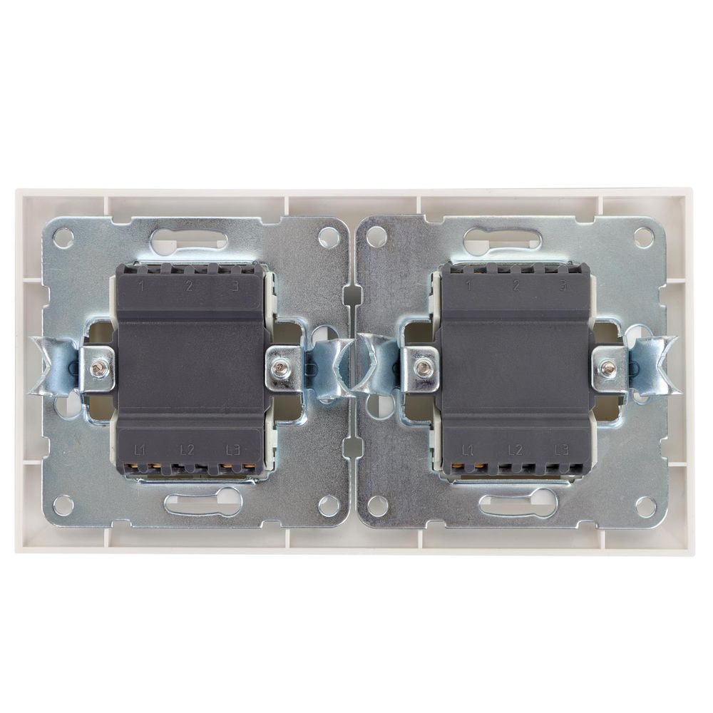 Wechselschalterkombination Schalter und Zweifachwippe, 10 A, 250 V, weiß.