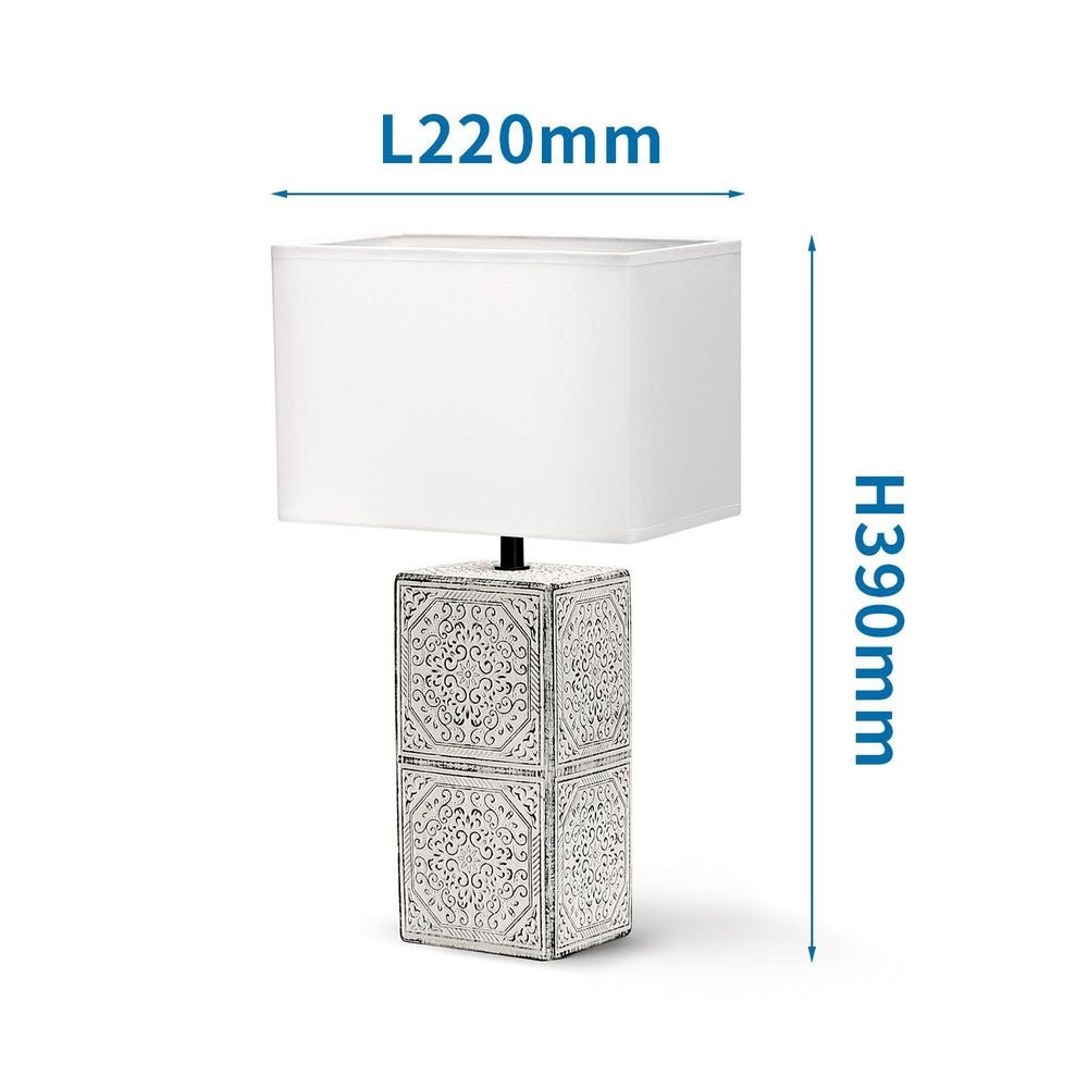 Stilsichere Tischlampe aus Keramik mit weißem orientalischem Muster schwarz unterlegt und eckigen S.