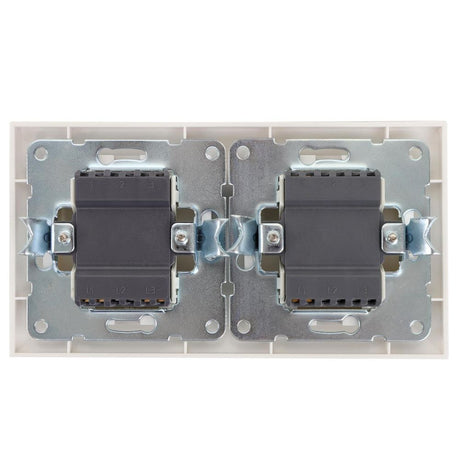 Wechselschalterkombination Schalter und Zweifachwippe, 10 A, 250 V, weiß.