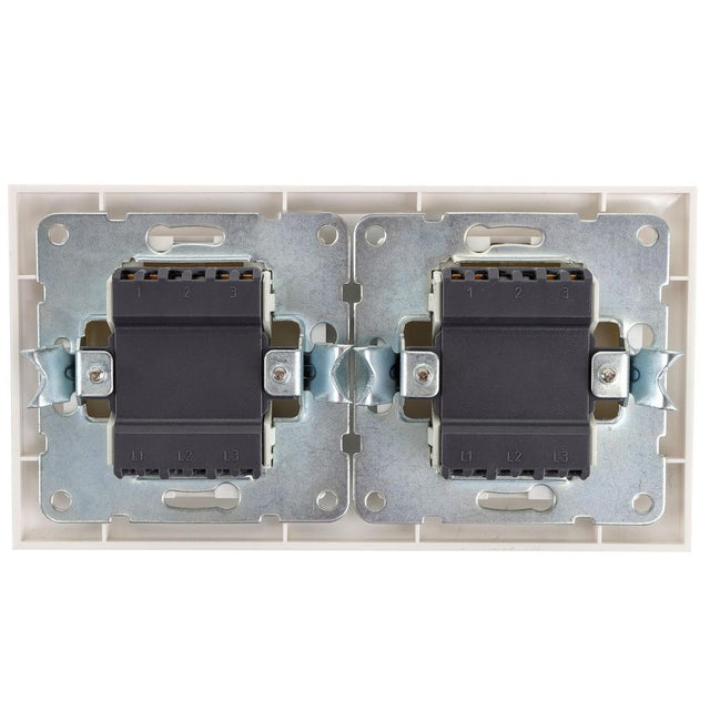 Aus- Wechselschalterkombination 2 x Zweifachwippe, 10 A, 250 V, weiß.