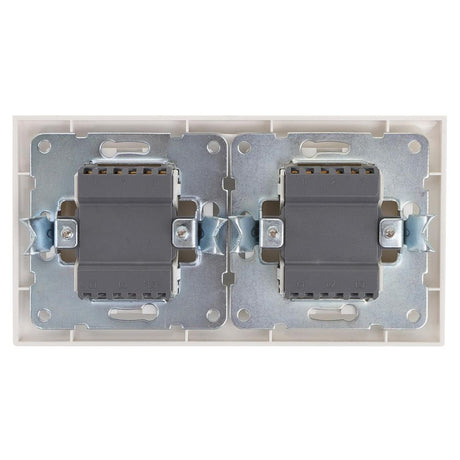 Wechselschalterkombination 2 x Zweifachwippe, 10 A, 250 V, weiß.