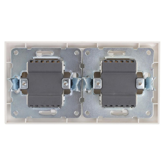 Wechselschalterkombination 2 x Zweifachwippe, 10 A, 250 V, weiß.