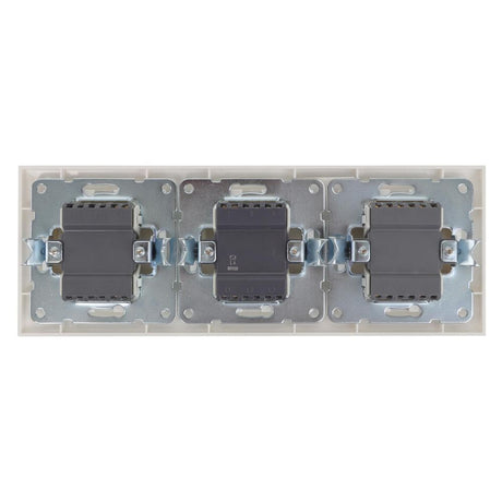 Wechselschalterkombination Zweifachwippe und 2 x Schalter, 10 A, 250 V, weiß.