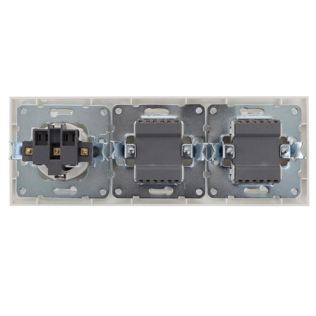 Schutzkontakt-Steckdose mit 2 x 2 Wechselschaltern, 16 A, 250 V, weiß.