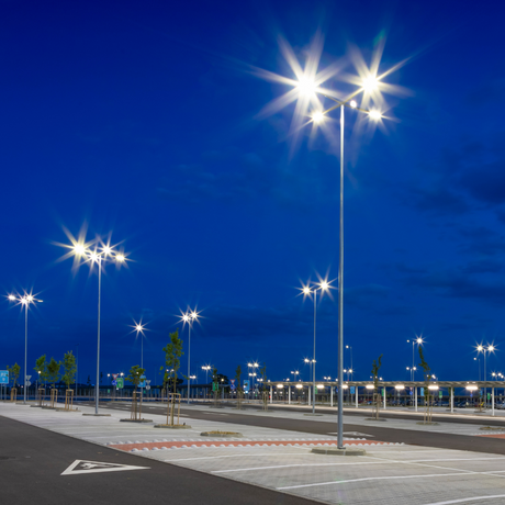 2er Pack LED Straßenleuchte, 100 W, 4500 K (neutralweiß), 10.000 lm, grau, IP65, Wand- und Mastmontage.