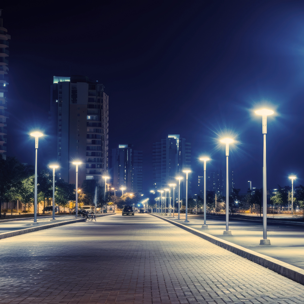 LED Straßenleuchte, rund, 90 W, 9000 lm, 3000 K (warmweiß), IP65, Parkanlage.