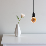 LED Filament Leuchtmittel CIRCLE Amber, inkl schwarzer E27-Fassung mit Textilkabel 1,5m, 4W, 200lm, 1800K, dimmbar.