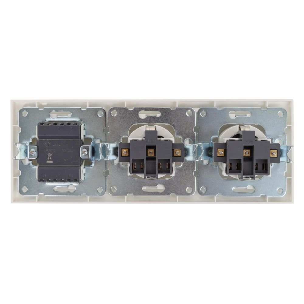 2 x Schutzkontakt-Steckdosen mit Wechselschalter, 16 A, 250 V, weiß.