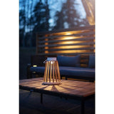 Dekorative LED Solar-Laterne "Catania" aus Holz und Metall.
