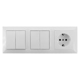 Schutzkontakt-Steckdose mit 2 x 2 Wechselschaltern, 16 A, 250 V, weiß.