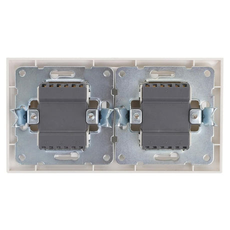 Wechselschalterkombination 2 x Zweifachwippe, 10 A, 250 V, weiß.
