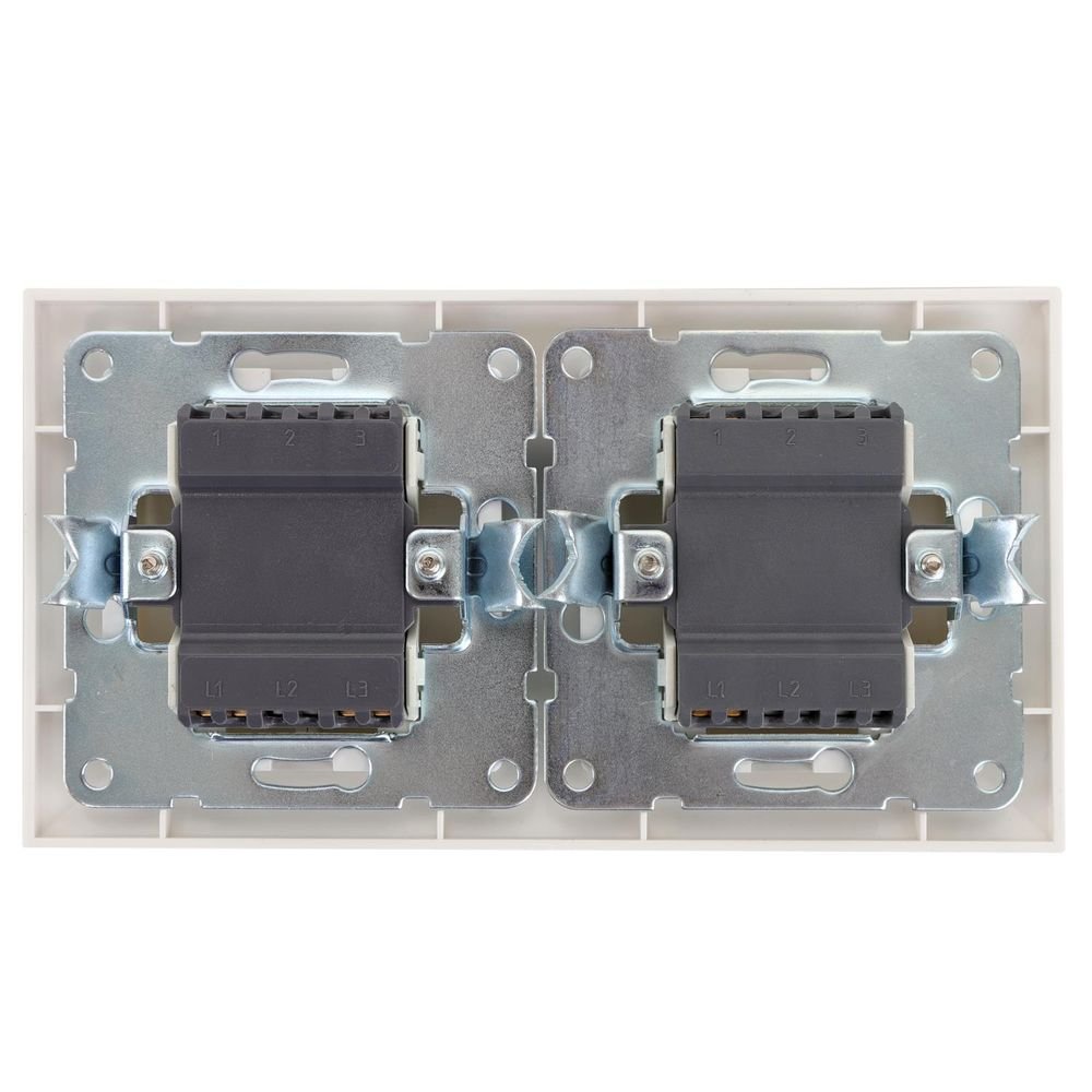 Wechselschalterkombination Schalter und Zweifachwippe, 10 A, 250 V, weiß.