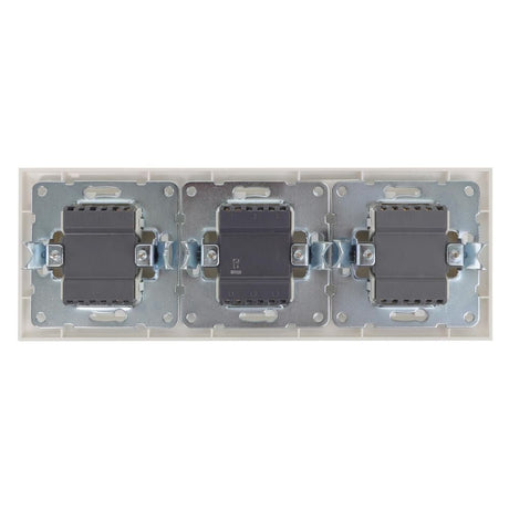 Wechselschalterkombination Zweifachwippe und 2 x Schalter, 10 A, 250 V, weiß.